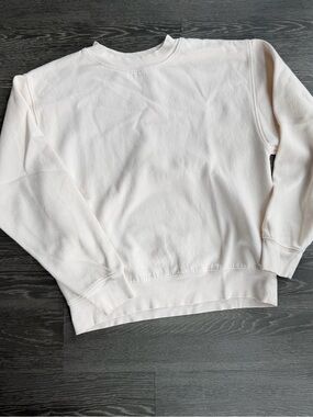 Universal Threads Cream Sweatshirt